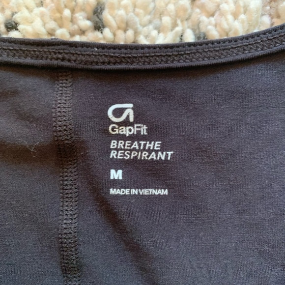 GapFit breathe faux wrap top - Picture 3 of 6